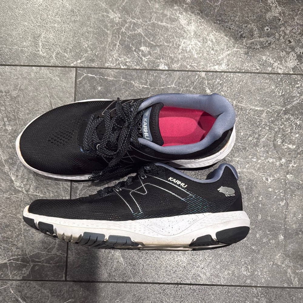 Karhu Black Running Shoes
